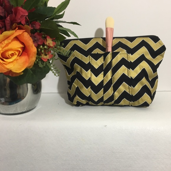 Gold chevron makeup bag - Picture 2 of 5